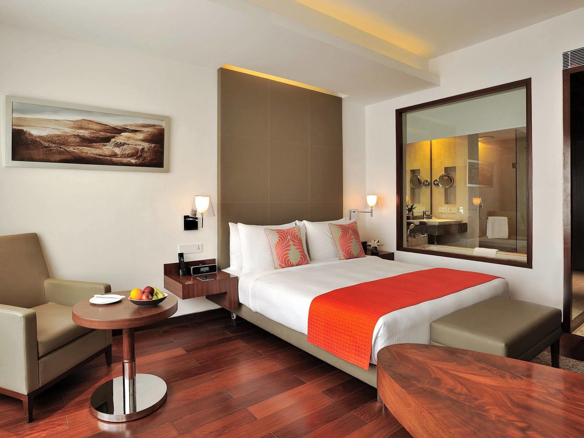 The Anya Hotel-Golf Course Road Gurgaon Exterior photo