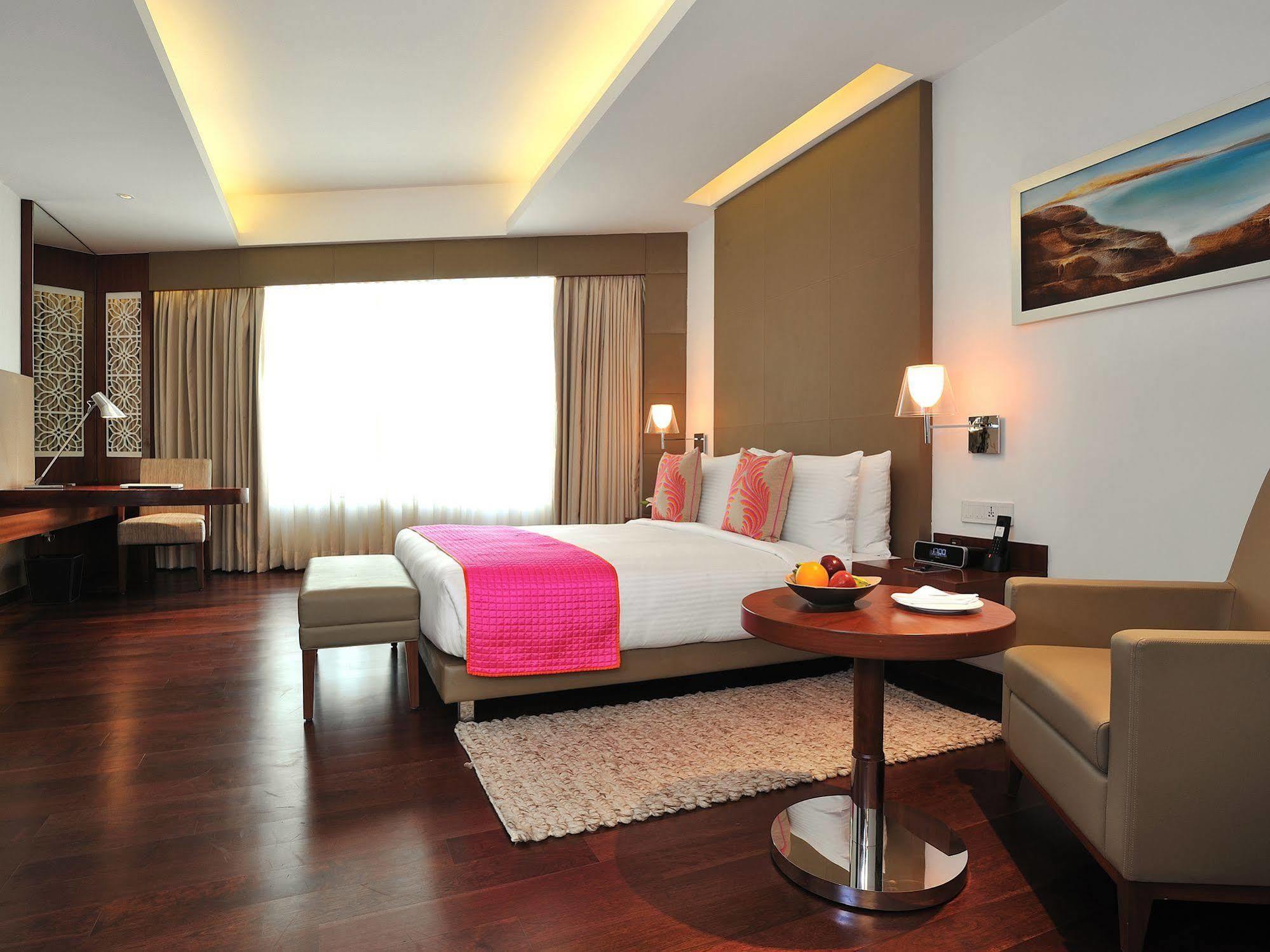 The Anya Hotel-Golf Course Road Gurgaon Exterior photo
